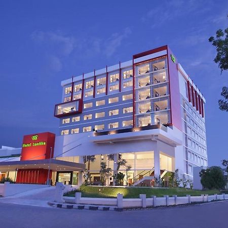 Hotel Santika Palu Exterior photo