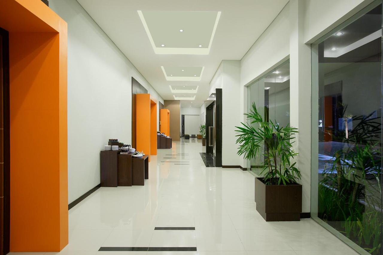 Hotel Santika Palu Exterior photo