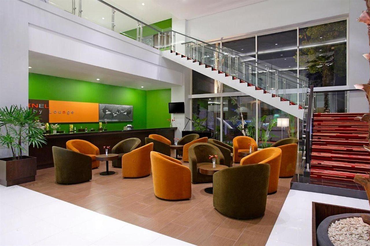 Hotel Santika Palu Exterior photo