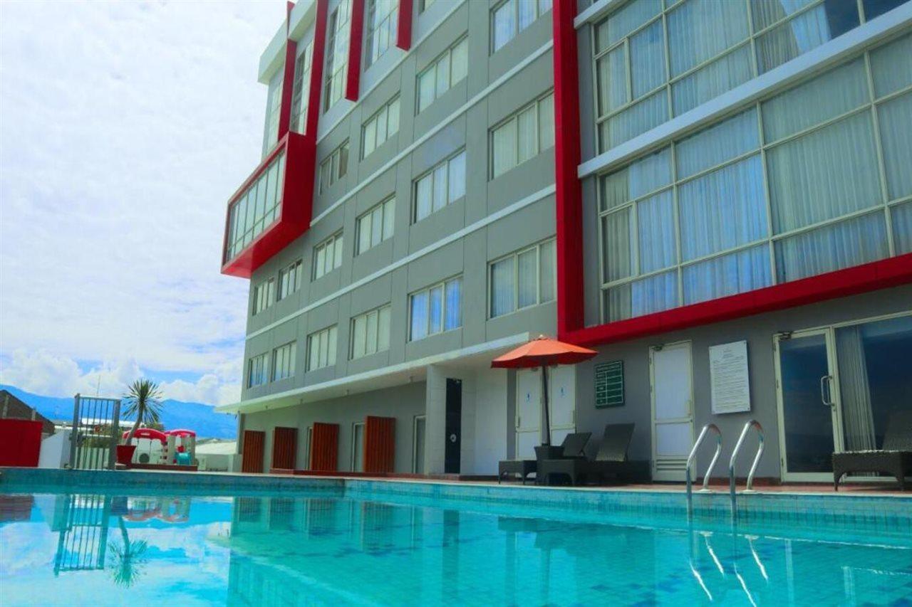 Hotel Santika Palu Exterior photo