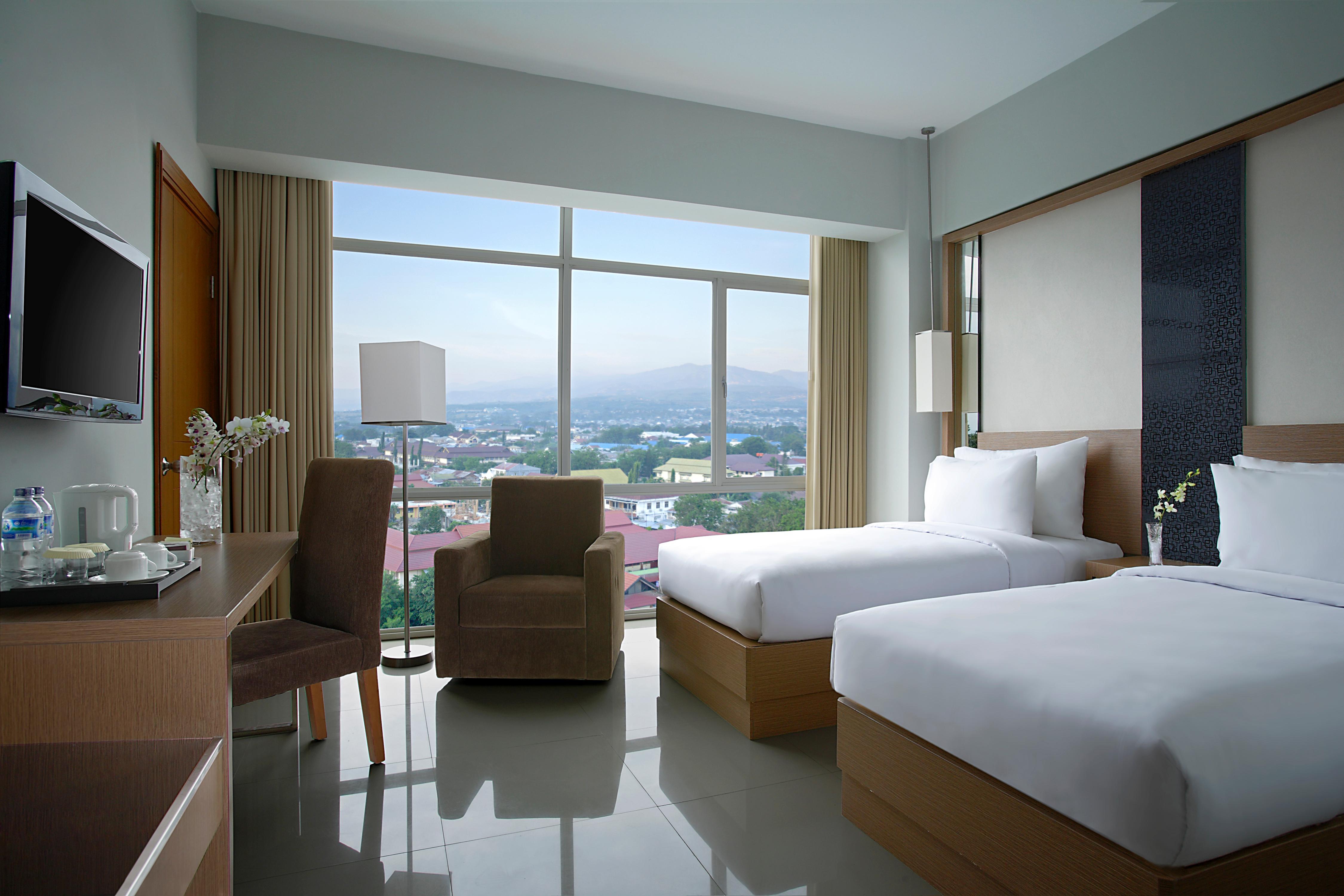 Hotel Santika Palu Exterior photo