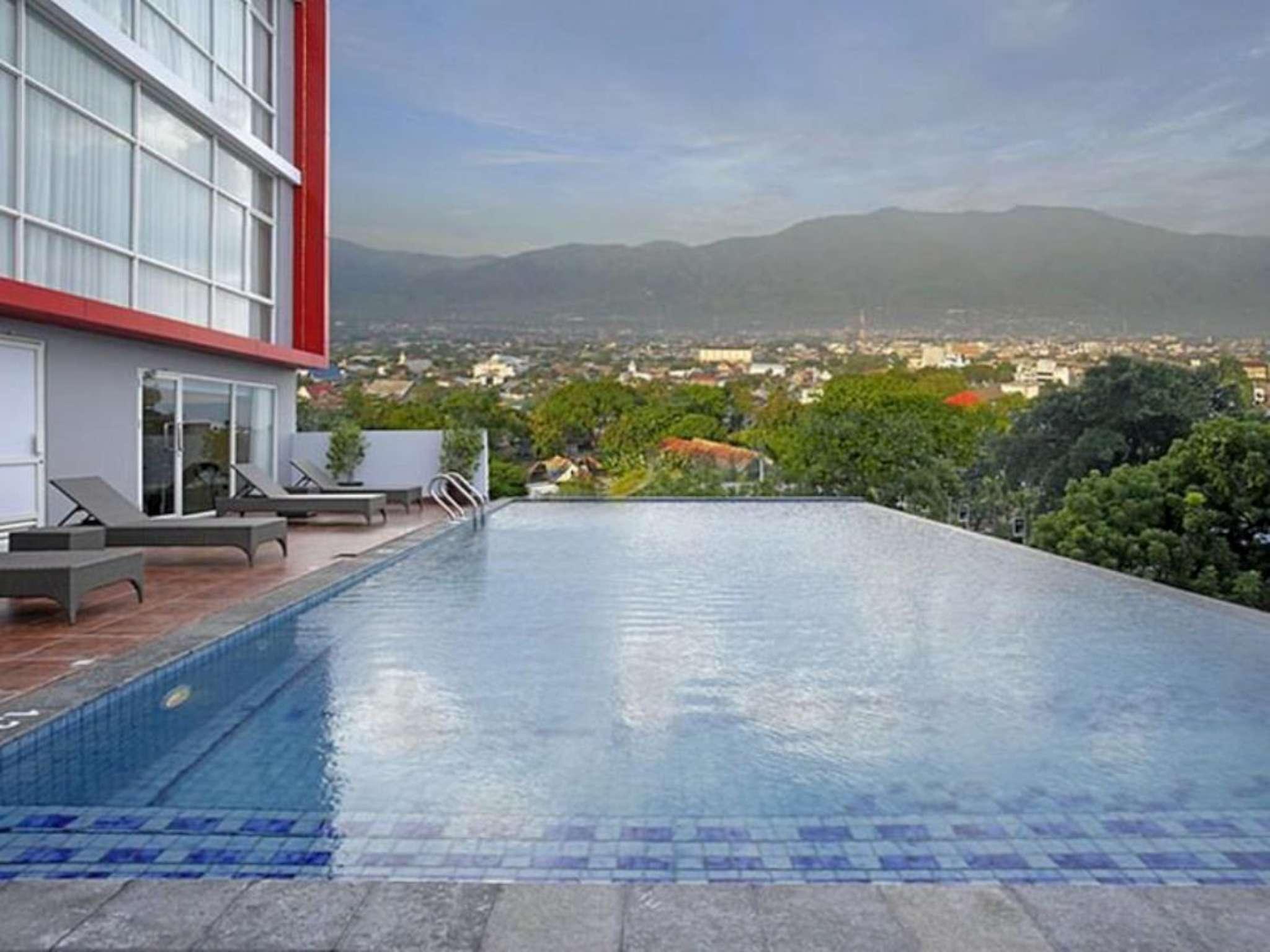 Hotel Santika Palu Exterior photo