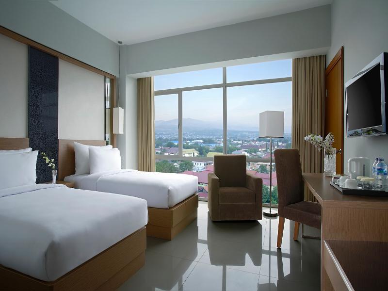 Hotel Santika Palu Exterior photo