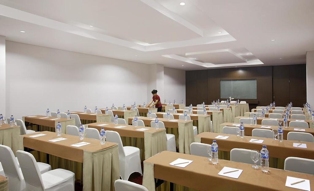 Hotel Santika Palu Exterior photo