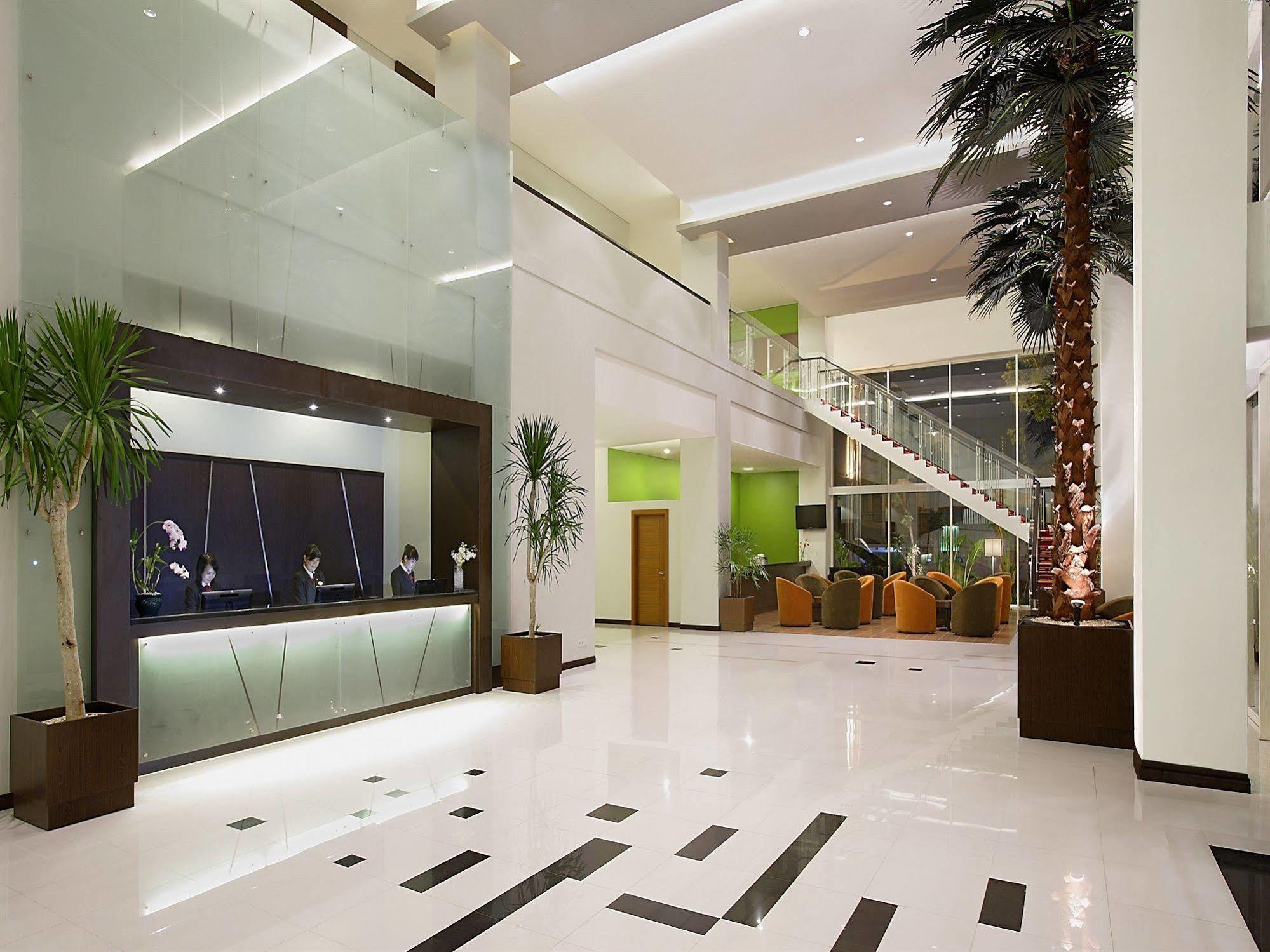 Hotel Santika Palu Exterior photo