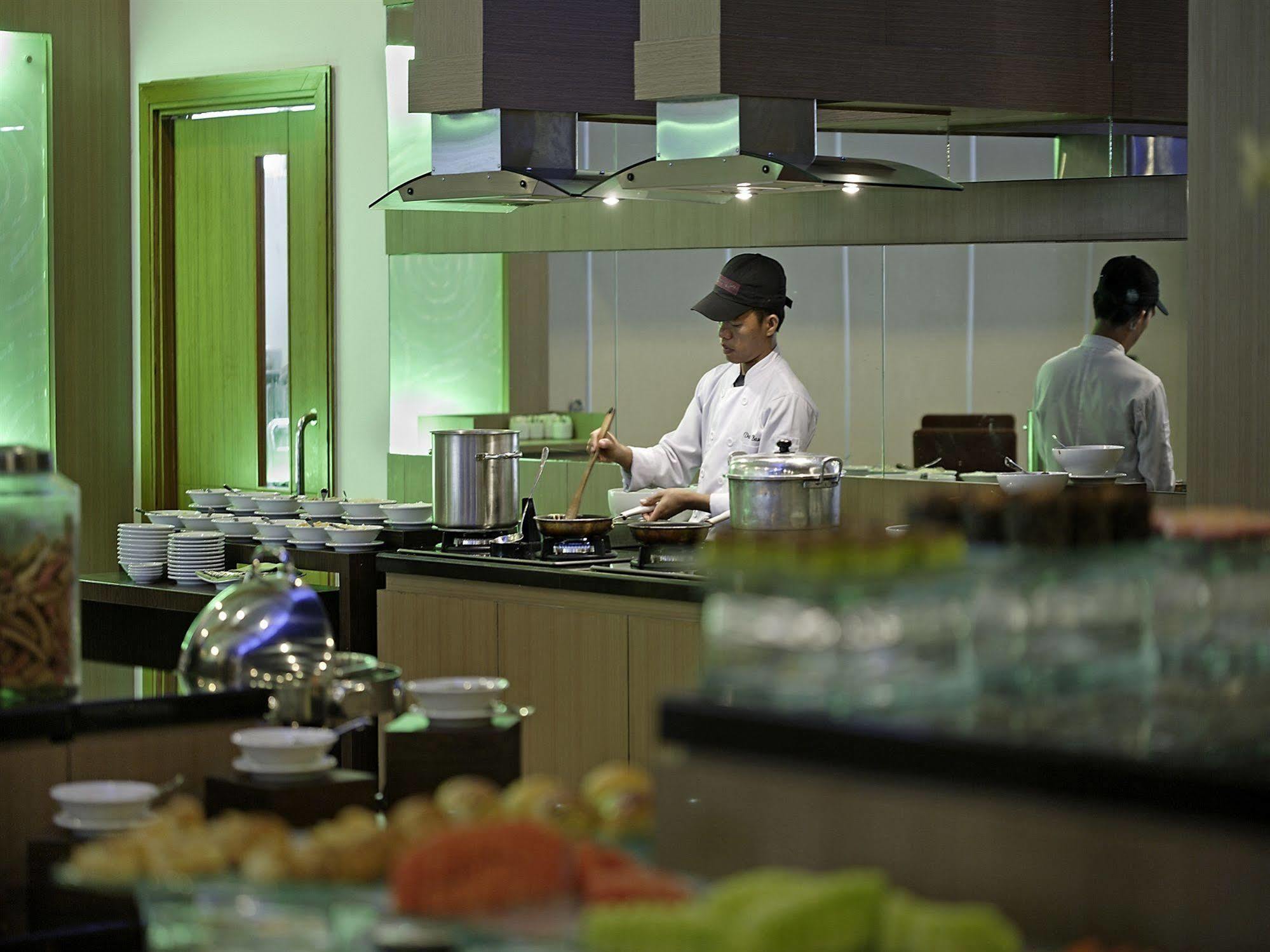 Hotel Santika Palu Exterior photo