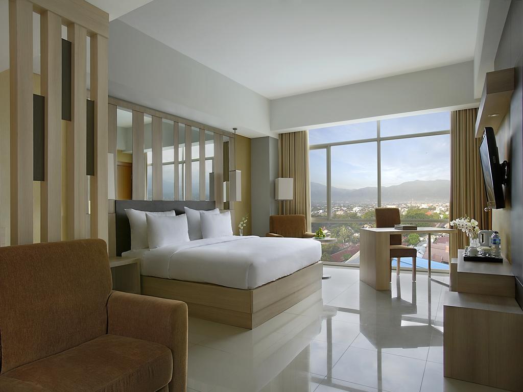 Hotel Santika Palu Exterior photo